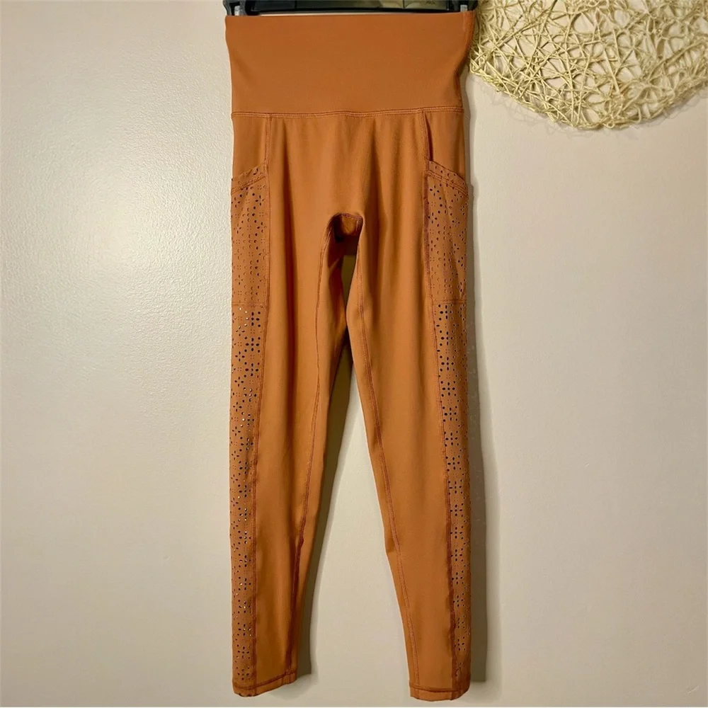 aerie move eyelet